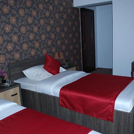Harmonie Radauti Hostel Екстериор снимка
