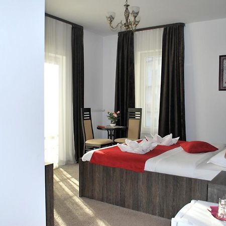 Harmonie Radauti Hostel Екстериор снимка