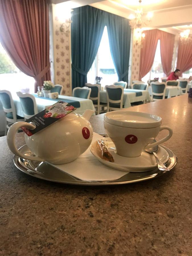Harmonie Radauti Hostel Екстериор снимка