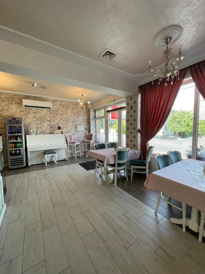 Harmonie Radauti Hostel Екстериор снимка