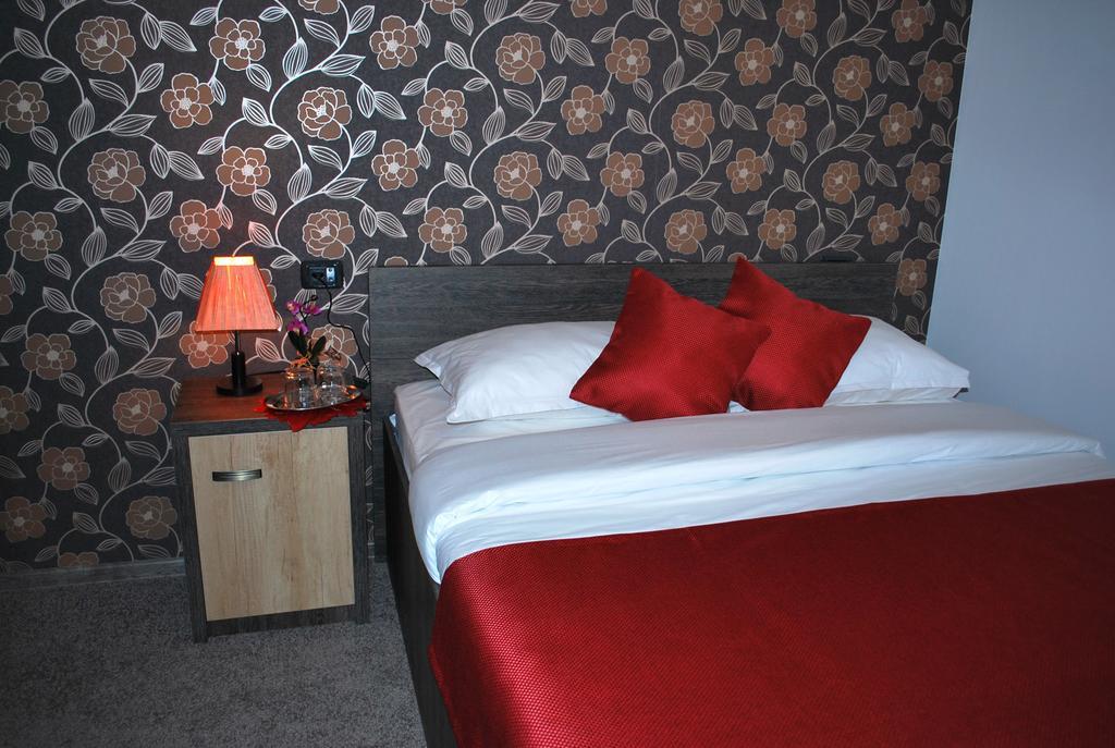 Harmonie Radauti Hostel Стая снимка