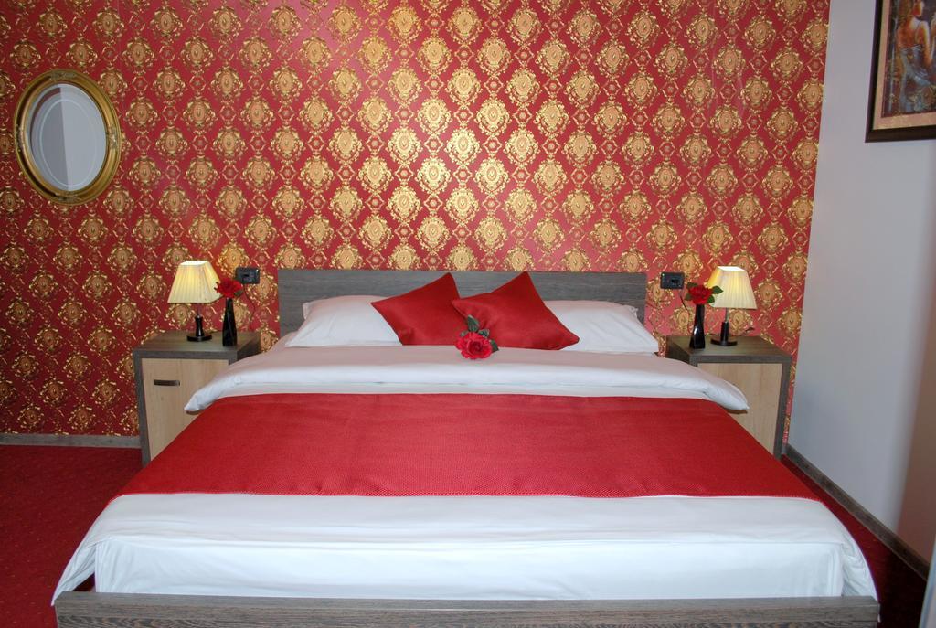 Harmonie Radauti Hostel Стая снимка