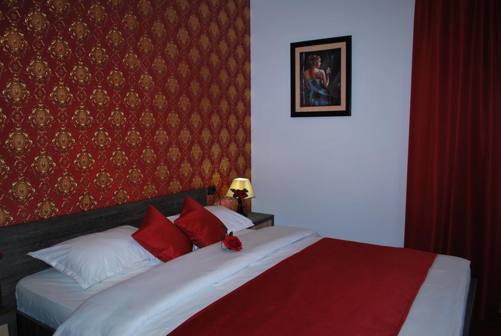 Harmonie Radauti Hostel Стая снимка