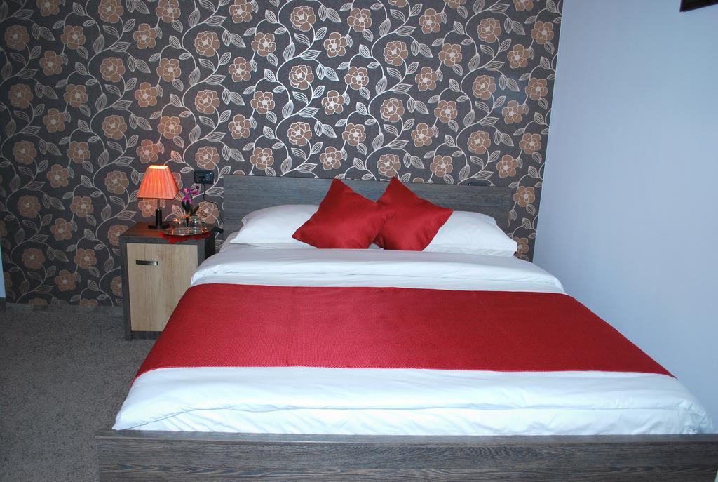 Harmonie Radauti Hostel Стая снимка