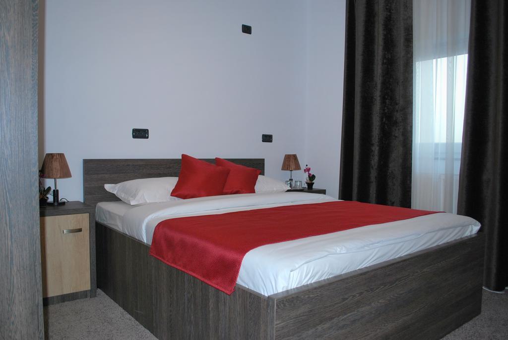 Harmonie Radauti Hostel Стая снимка