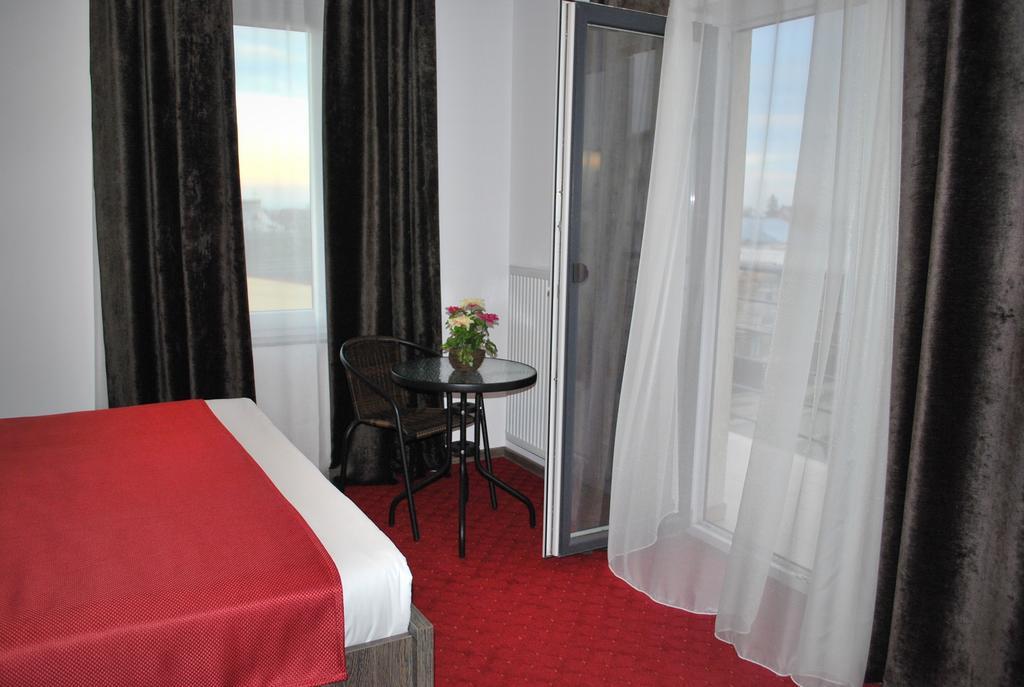 Harmonie Radauti Hostel Стая снимка