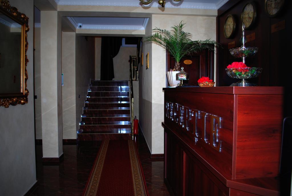 Harmonie Radauti Hostel Екстериор снимка