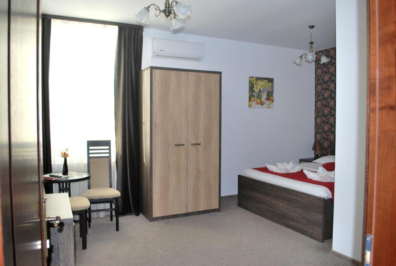 Harmonie Radauti Hostel Екстериор снимка